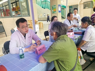 校医院与南京鼓楼医院共建义诊活动圆满举行，共筑校园健康防线