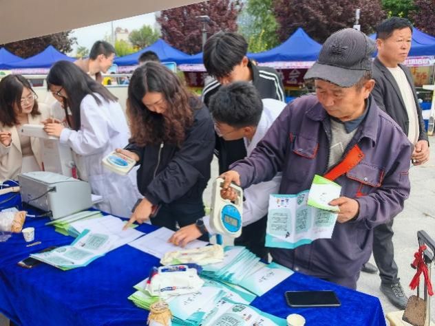 公共卫生系联合青海省营养学会举办2025年全国科普日“三减三健”主题活动，深化营养健康服务